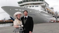Berkostum ala Jack dan Rose di film Titanic (Reuters)