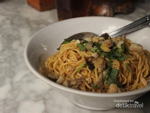 Toko Yu, Wisata Kuliner Legendaris di Bandung