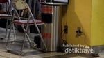 Tong Sampah Bandara Jadi Meja Laptop