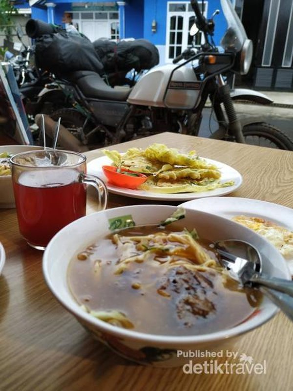 Nah, ini dia Mie Ongklok khas Wonosobo dan Dieng. Hangat dan nikmat. Nyam, nyaam, nyaaam
