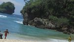 Touring Satu Hari ke Pantai Goa China dan Gunung Kelud