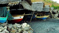 Garasi tempat parkir kapal-kapal pemburu paus (dok. Giffarin Rindiwandana/ACI)