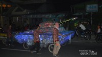 Replika tank dari aqua botol dan sepeda yang dirangkai