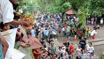 Tradisi Perang Ketupat Saat Lebaran di Lombok