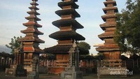Pura terbesar di Lombok