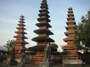 Tradisi Perang Ketupat Saat Lebaran di Lombok