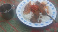 Santap Siang di Pemakaman