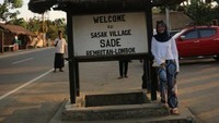 Tampak depan desa Sade suku Sasak.