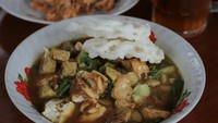 Rujak soto. Rasanya unik!
