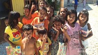 Para anak suku Bajo di Perkampungan Salaka