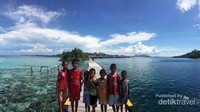 Para Anak Suku Bajo di Pulau Papan