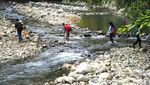 Treking Ceria ke Curug Cilalay di Perbatasan Bogor