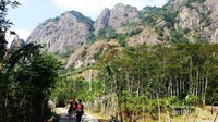 Pemandangan melewati desa menuju Gunung Parang