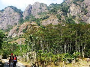 Trekking Asyik ke Gunung Parang di Purwakarta
