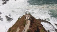 Salah satu spot berfoto yang ada di bukit, luar biasa pemandangannya bukan ?