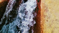 Melintas Sungai Kawasan Kawah Papandayan