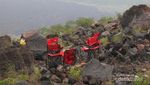 Trekking Seru dan Berbeda Ala Kawah Gunung Batur