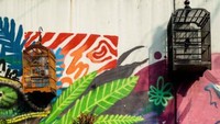 Karya seni ini tidak menghalangi kegiatan msyarakat, bahkan menambah keindahan dari hasil karya seni