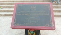 Prasasti peresmian tugu