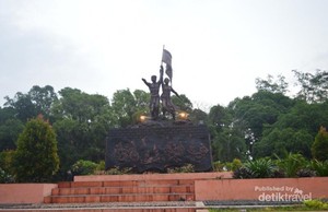 Tugu Mak Eroh & Abdul Rozak, Ikon Kota Tasikmalaya