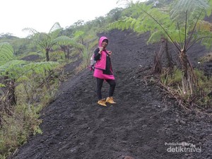 Turun ke Dalam Kawah Galunggung, Berani!
