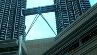 Menikmati pemandangan menara Kembar Petronas