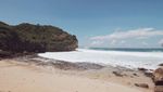 Uji Adrenalin di Pantai Timang, Berani?