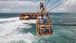 Uji Adrenalin di Pantai Timang, Berani?