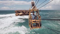 Gondola di Pantai Timang