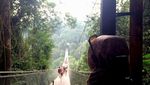 Uji Nyali di Jembatan Gantung Situ Gunung Sukabumi
