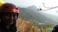 Spot cantik gunung parang dengan background danau jatiluhur