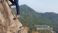Jalur vertikal climbing ferata gunung parang