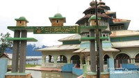 Gerbang Masjid Ummil Qura