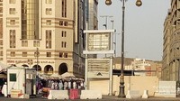 Suasana di sekitar pintu 15 Masjid Nabawi.