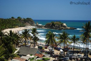 Unik! Ada Batu Sphinx & Seruling Samudera di Pantai Klayar