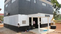 Replika Hajar Aswad dan replika Makam Ibrahim