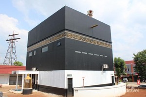 Unik! Ada Masjid Berbentuk Kabah di Subang