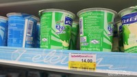 Logo Halal terlihat jelas pada produk halal di minimarket Thailand