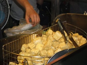 Unik! Ada Tahu Bau di Shilin Night Market