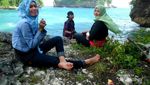 Unik! Batu Berbentuk Ikan Paus di Pantai Bakung, Pacitan