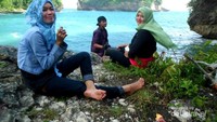 Ini dia batu cadas unik yang berbentuk Paus