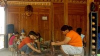 Kaum Wanita Membatik Kayu (Foto:Wendy S)