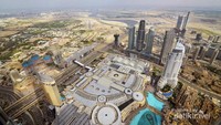 Dubai Mall yang terbesar di dunia jika dilihat dari Burj Khalifa.