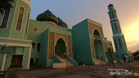 Masjid Nurul Falah yang warna hijaunya masih dipertahankan