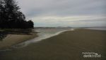Unik! Pantai di Bangka Ini Pasirnya Seperti Bulir Padi