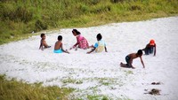 bermain pasir putih, gak musti dilaut