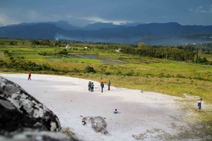 Unik! Pantai Ini Terdampar di Tengah Lembah