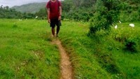 Jalan setapak menuju Pantai Jungwok