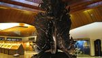 Unik, Pohon Raksasa Berukiran Cantik di Museum Indonesia!