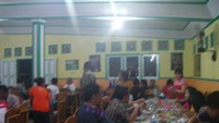 Suasana Rumah Makan Ramai